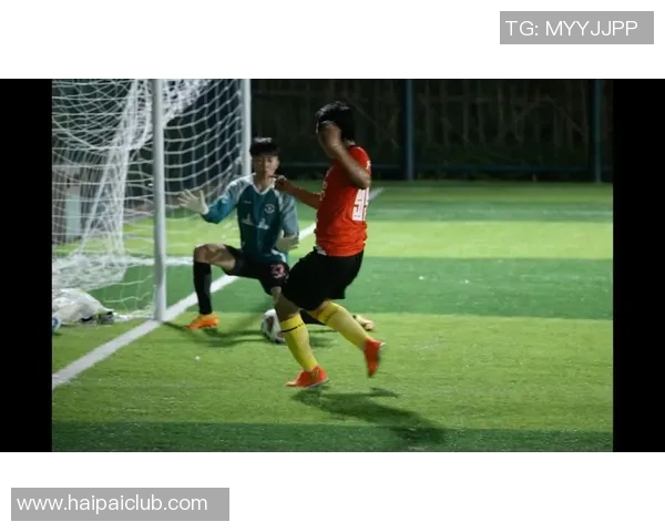 与足球明星亲密接触握手瞬间定格珍贵回忆的精彩瞬间